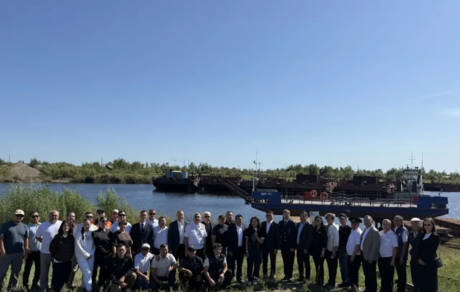 На Жатайской судоверфи спустили на воду баржу нового проекта В2040. Фото пресс-службы верфи