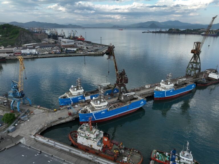 Краболов проекта ССа5712LS «Мыс Наварин» спущен на воду в Находке. Фото с сайта НСРЗ