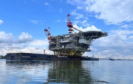 ООО «Кливер» спустило на воду морскую ледостойкую стационарную платформу для НК «Лукойл». Фото пресс-службы ООО «Кливер»