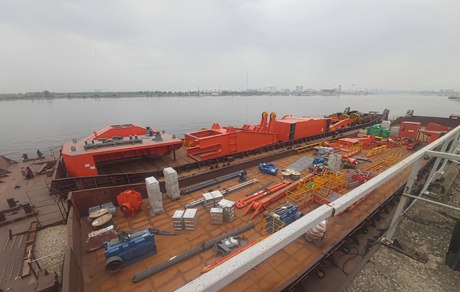 В «Торговый порт Благовещенск» (Амурская область) доставлен новый кран грузоподъемностью до 50 тонн. Фото из ТГ канала «Амурский коридор»