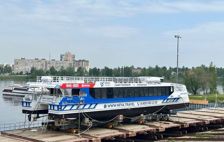 Скоростной пассажирский катамаран «Форт Обручев» спущен на воду на СНСЗ (Санкт-Петербург). Фото ИАА «ПортНьюс»