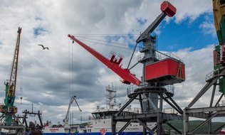 Грузооборот морских портов России за 8 месяцев 2025 года сократился на 3,5% — до 576,3 млн тонн