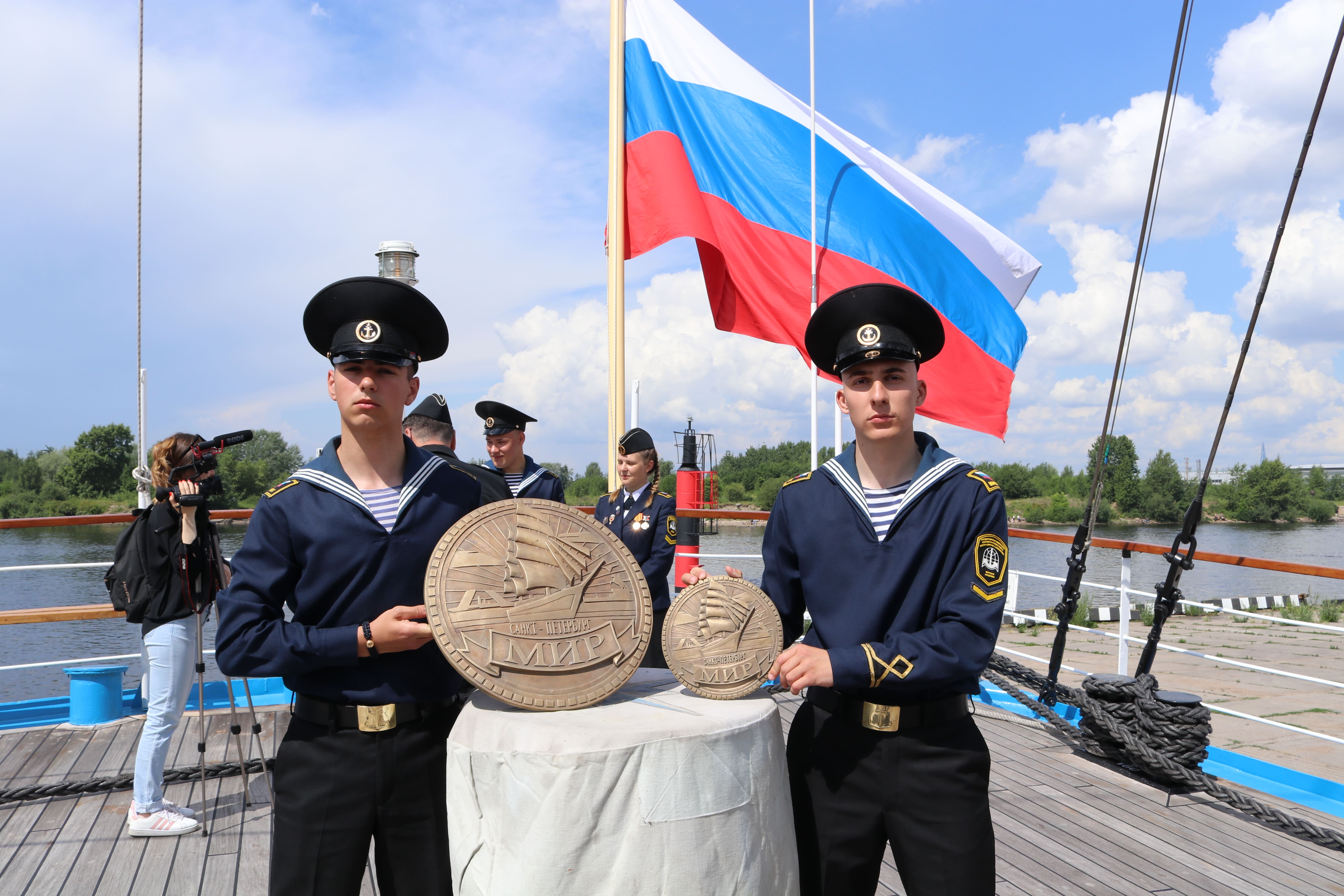 На паруснике «Мир» начинается практика 118 курсантов ГУМРФ | 27.06.2023 |  ЛенОбласть - БезФормата