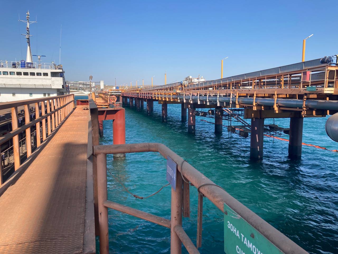 Порт тамань вакансии. Галатский мост в Стамбуле. Santa Cruz Wharf. Пристань Санта-Крус. Santa Cruz Wharf Санта-Круз.