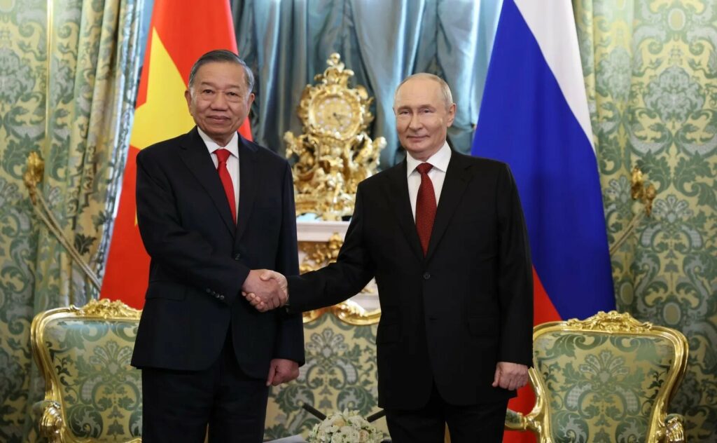 Путин и То Лам