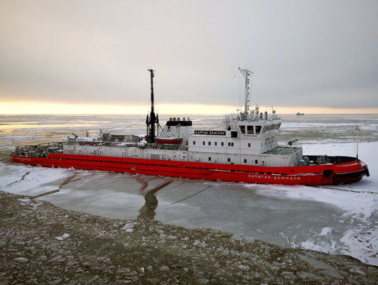 Ледокол в Азовском море