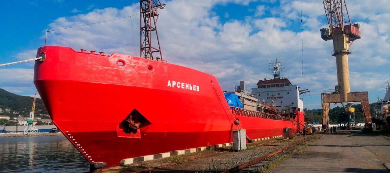 Танкер «Арсеньев» Танкер «Арсеньев»